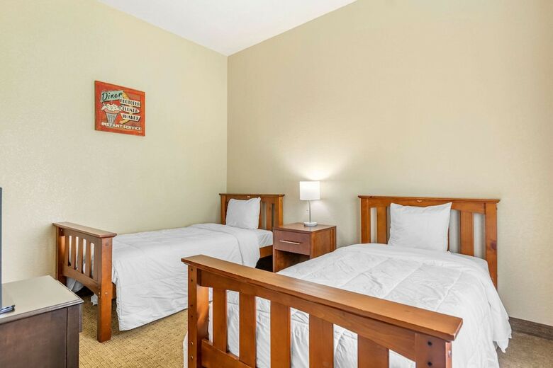 Hotel Comfort Suites Grand Rapids North