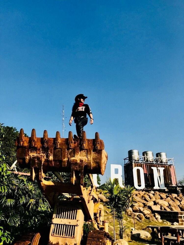 Iron Resort&hotel