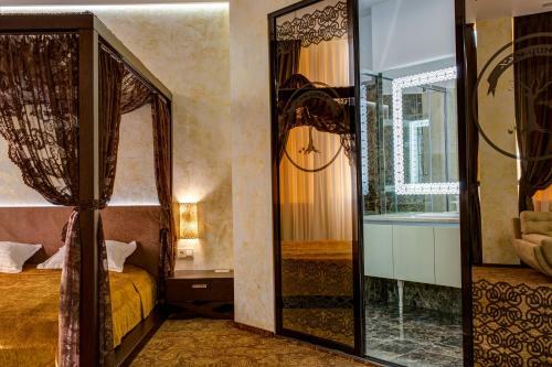 Khan-chinar Hotel