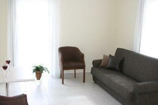 Makenzie Beach Hotel & Apts.