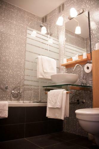 Carlton Hotel
