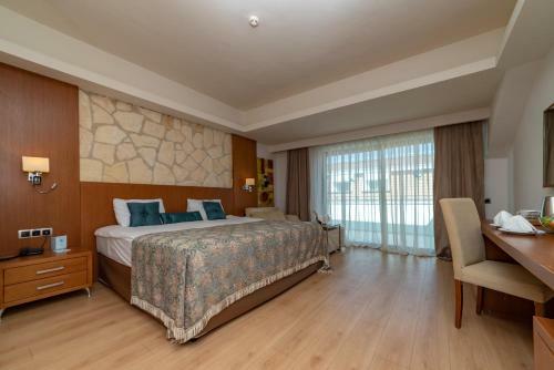 Dionis Hotel Resort & Spa
