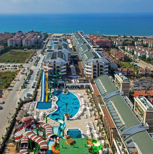 Hotel Crystal Waterworld Resort & Spa