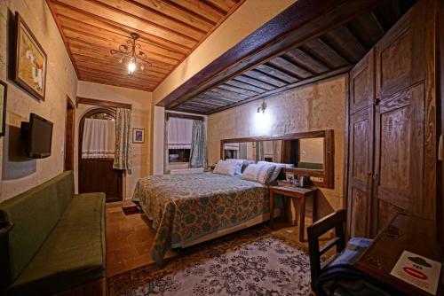 Jerveni Cave Hotel