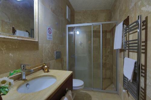 Jerveni Cave Hotel