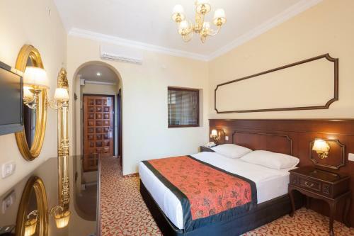 Hotel Antik Roman Palace