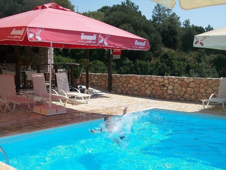 Hotel Sarantos Pool Suites