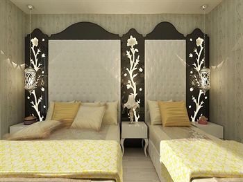 Demonti Hotel