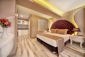 Demonti Hotel