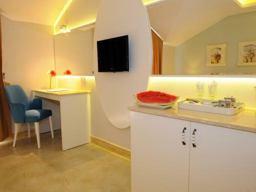 Sea Breeze Hotel And Apartments