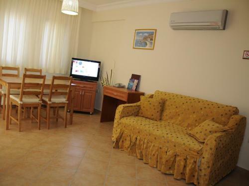 Sea Breeze Hotel And Apartments
