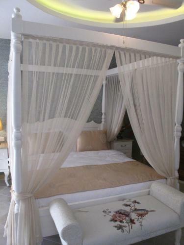 Sea Breeze Hotel And Apartments