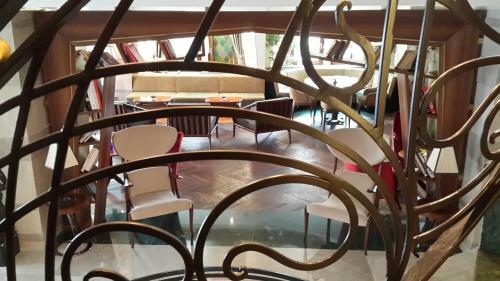 Mona Hotel