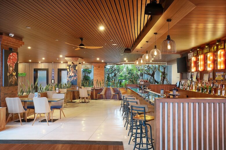 Hotel Aston Canggu Beach Resort & Spa