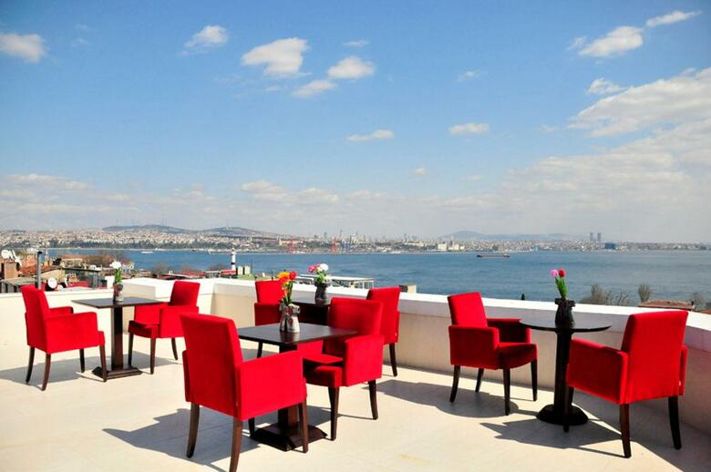 The Magnaura Palace Hotel
