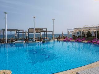 Mylos Hotel & Apartments