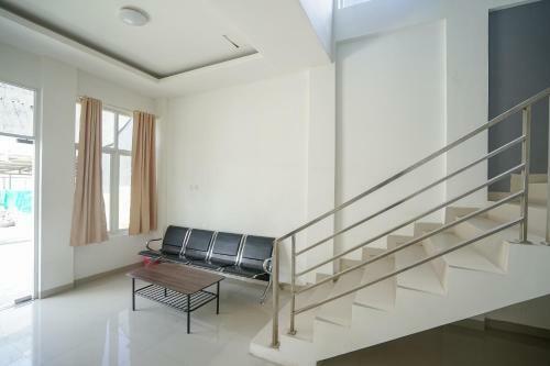 Oyo 443 Hotel Barlian