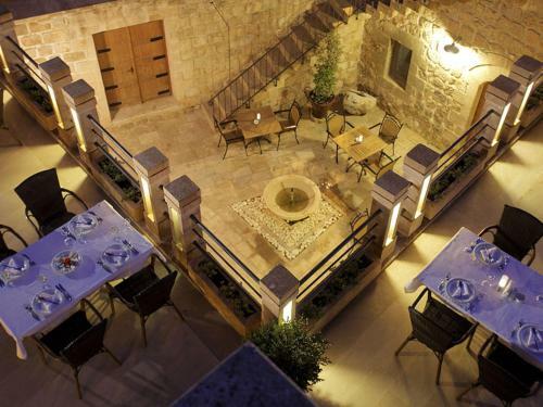 Posada Kasr-i Nehroz Hotel