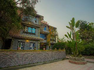 Hotel Hob Nob Garden Resort