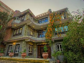 Hotel Hob Nob Garden Resort