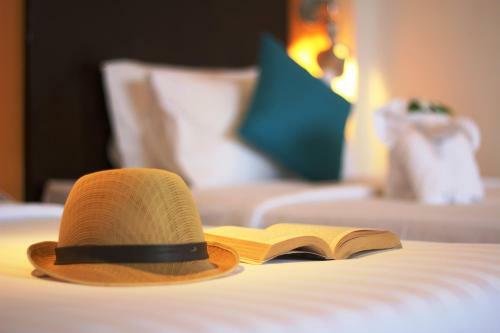 Hotel All Seasons Naiharn Phuket
