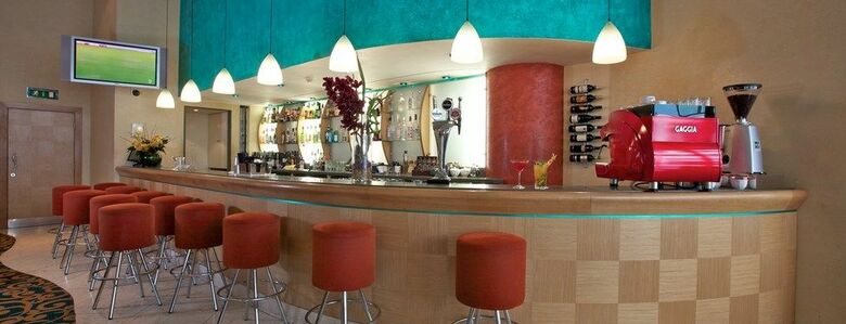 Hotel Middle Eight