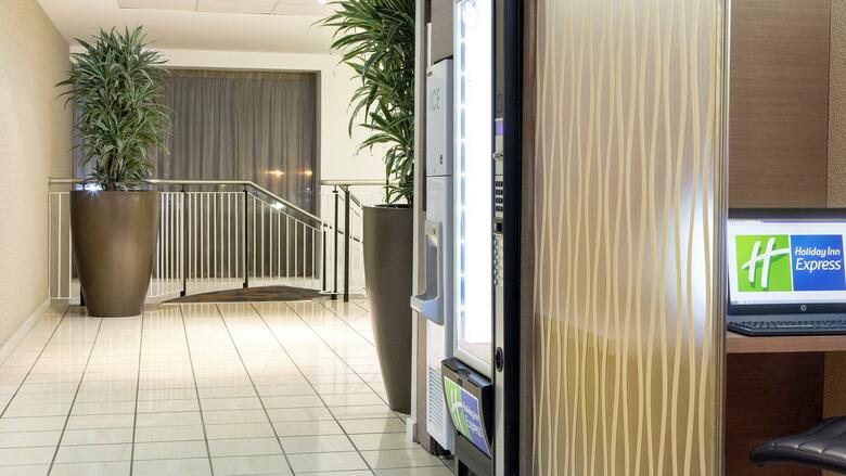 Hotel Express By Holiday Inn Limehouse