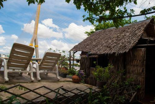 Hostal Phiman Riverview Guesthouse