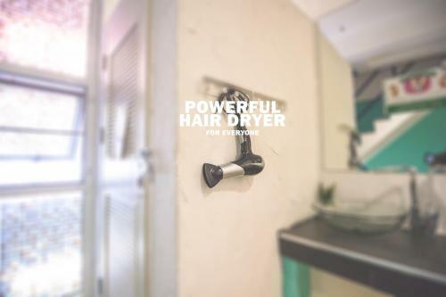 Glur Bangkok Hostel & Coffee Bar