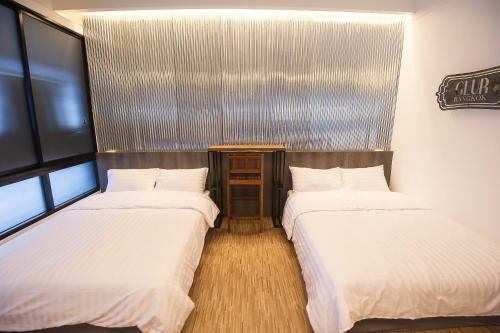 Glur Bangkok Hostel & Coffee Bar