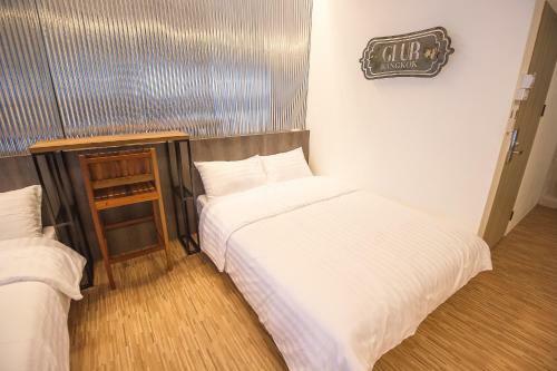 Glur Bangkok Hostel & Coffee Bar