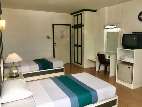 Highway Hotel