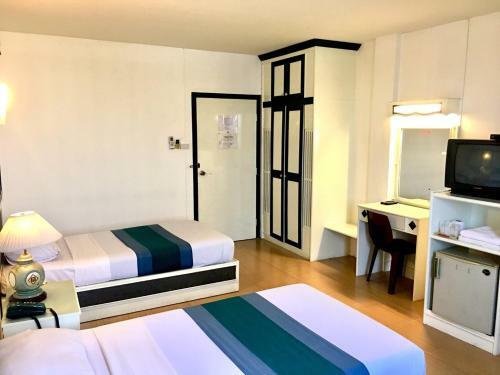 Highway Hotel