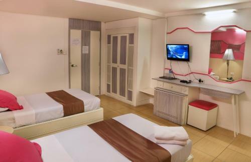 Highway Hotel