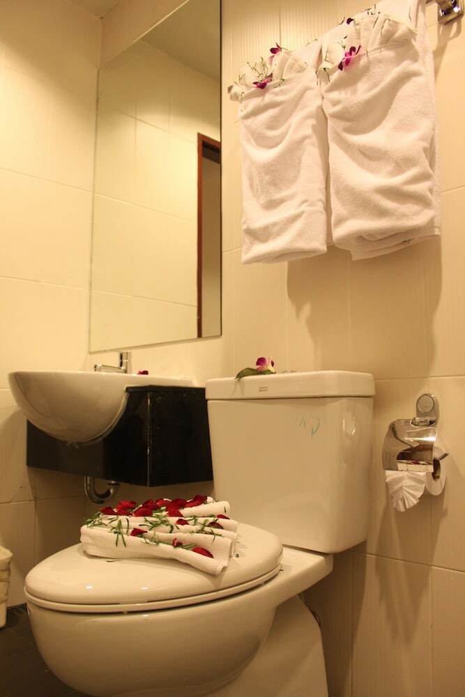 Patong Hemingway's Hotel