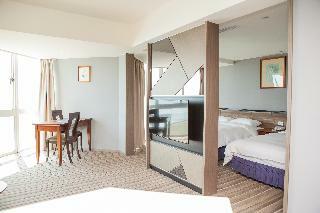 Pacific Hot Spring Hotel, Green Bay