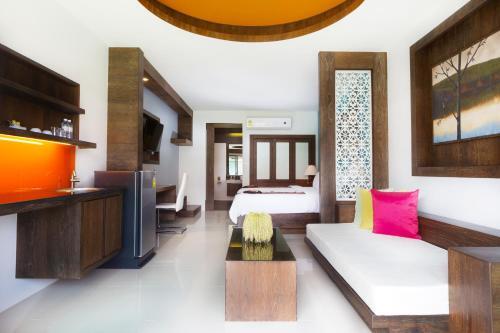 Dolphin Hotel Phuket