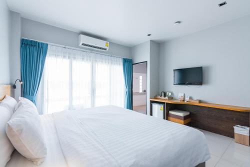 Dolphin Hotel Phuket