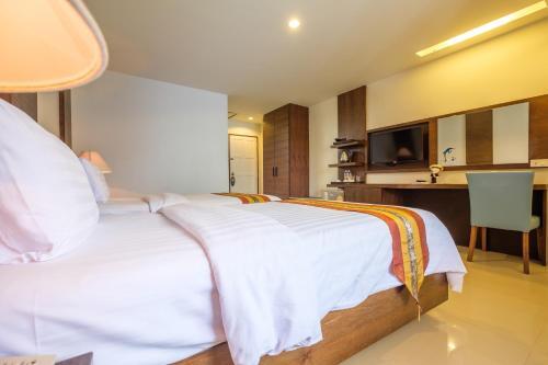 Dolphin Hotel Phuket