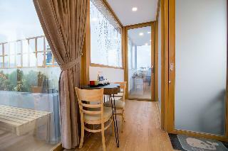 Hotel Reddoorz Plus Near Saigon Train Station