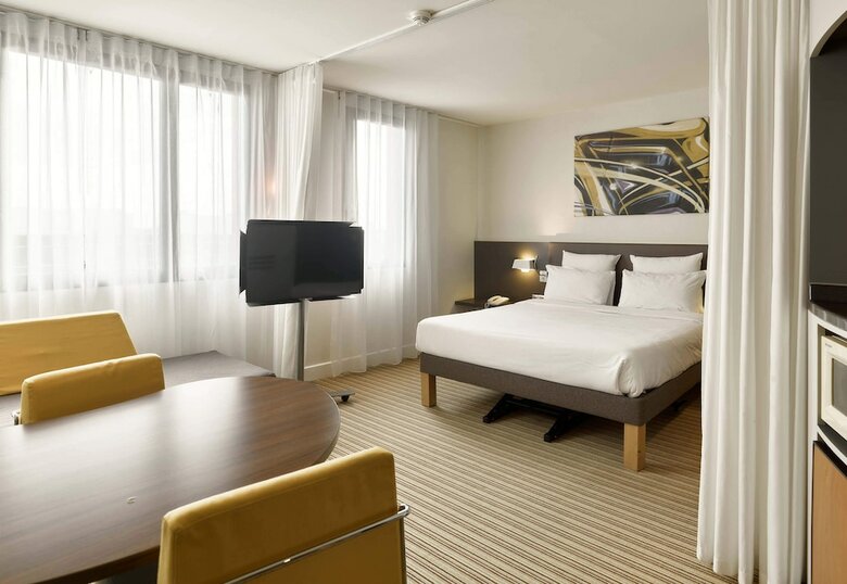 B&B Hotel V�lizy Est