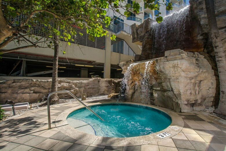 Hotel Doubletree Ocean Point Resort & Spa