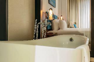 Maximilan Danang Beach Hotel