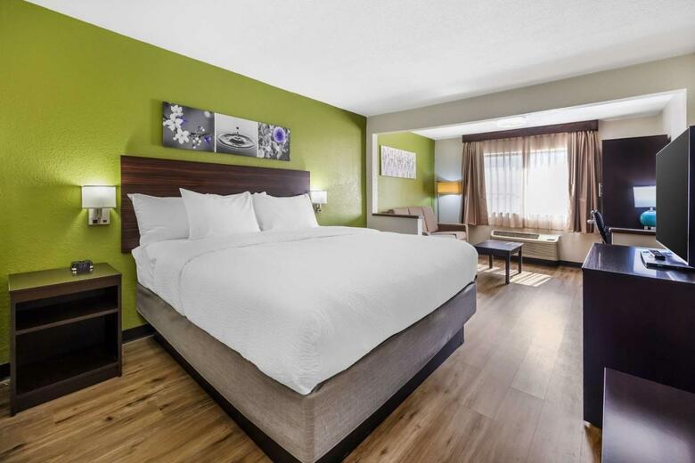 Hotel Americinn By Wyndham Salina