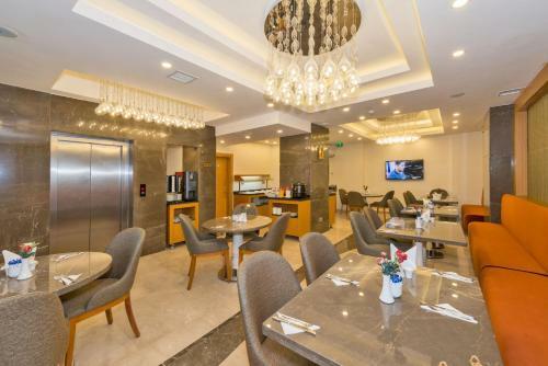 Apartamentos Bisetun Hotel