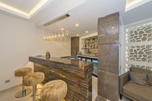 Apartamentos Bisetun Hotel