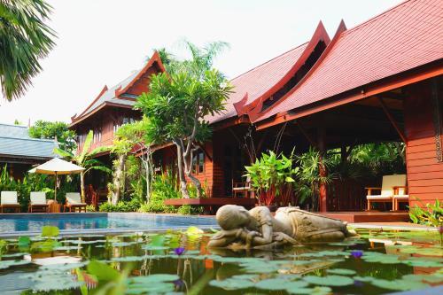 Hotel Ruenkanok Thaihouse Resort