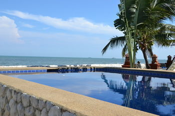 White Sand Beach Hotel