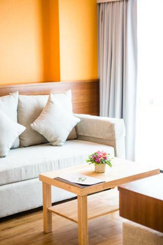 Crystal Jade Hotel And Service Apartment