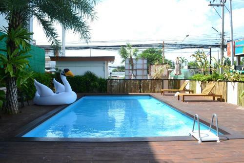 Crystal Jade Hotel And Service Apartment